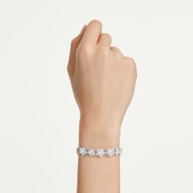 Ariana Grande X Swarovski-armband, ronde slijpvorm, bloem, wit, gerhodineerd Ariana Grande X Swarovski-armband, ronde slijpvorm, bloem, wit, gerhodineerd