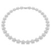 Ariana Grande X Swarovski-ketting, ronde slijpvorm, bloem, wit, gerhodineerd Ariana Grande X Swarovski-ketting, ronde slijpvorm, bloem, wit, gerhodineerd
