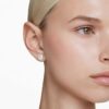 Ariana Grande X Swarovski oorbellen met gemengde slijpvormen, hart, wit, gerhodineerd Ariana Grande X Swarovski oorbellen met gemengde slijpvormen, hart, wit, gerhodineerd