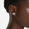 Ariana Grande X Swarovski oorbellen met gemengde slijpvormen, libelle, veelkleurig, gerhodineerd Ariana Grande X Swarovski oorbellen met gemengde slijpvormen, libelle, veelkleurig, gerhodineerd