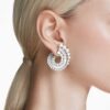 Ariana Grande X Swarovski oorbellen met kristallen parel, gemengde slijpvormen, wit, gerhodineerd Ariana Grande X Swarovski oorbellen met kristallen parel, gemengde slijpvormen, wit, gerhodineerd