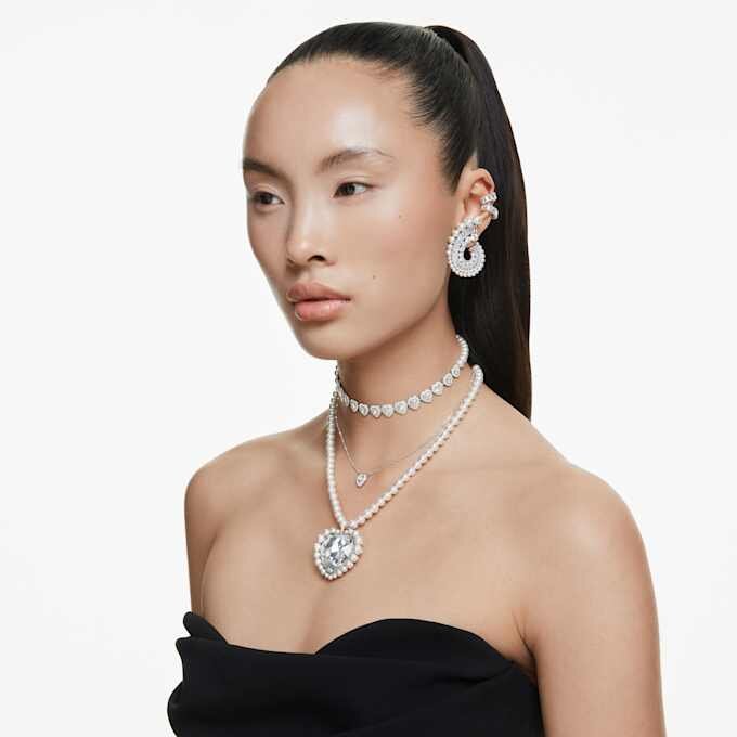 Ariana Grande X Swarovski-choker met gemengde slijpvormen, kristallen parels, hartjes, wit, gerhodineerd Ariana Grande X Swarovski-choker met gemengde slijpvormen, kristallen parels, hartjes, wit, gerhodineerd