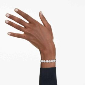 Een Angelic-armband met ronde slijpvorm, wit, gerhodineerd