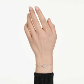 Een Angelic-armband met ronde slijpvorm, wit, gerhodineerd
