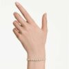 Een Angelic-armband met ronde slijpvorm, wit, verguld Een Angelic-armband met ronde slijpvorm, wit, verguld
