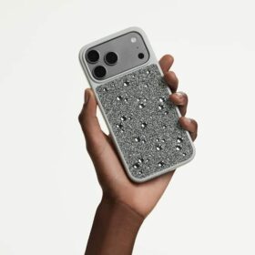Hoogwaardige smartphonehoes met platte kristallen, iPhone® 17 Pro Max, zilverkleurig