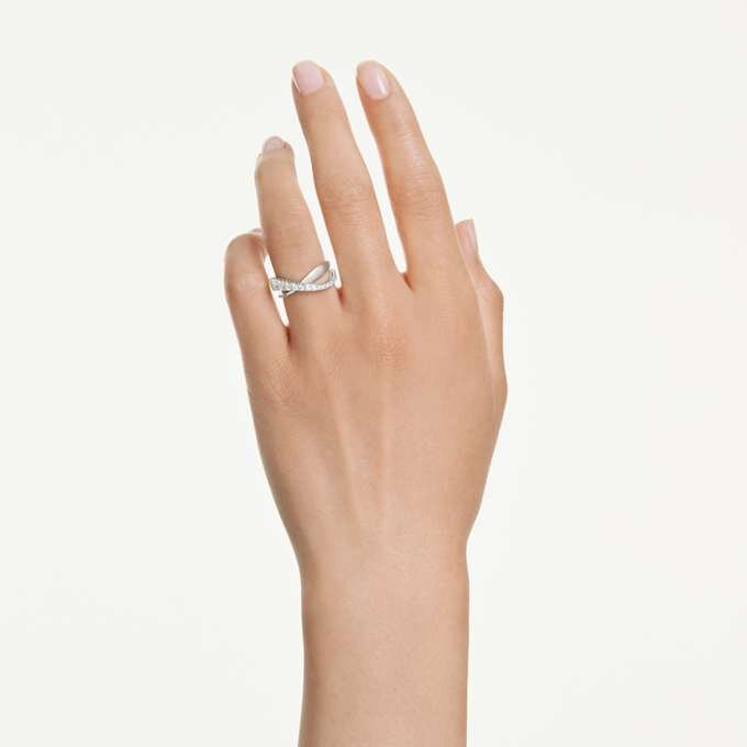 Hyperbola-ring met gemengde slijpvormen, wit, zilverkleurige afwerking Hyperbola-ring met gemengde slijpvormen, wit, zilverkleurige afwerking