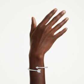 Idyllia-armband met gemengde slijpvormen, pijl, wit, gerhodineerd Idyllia-armband met gemengde slijpvormen, pijl, wit, gerhodineerd