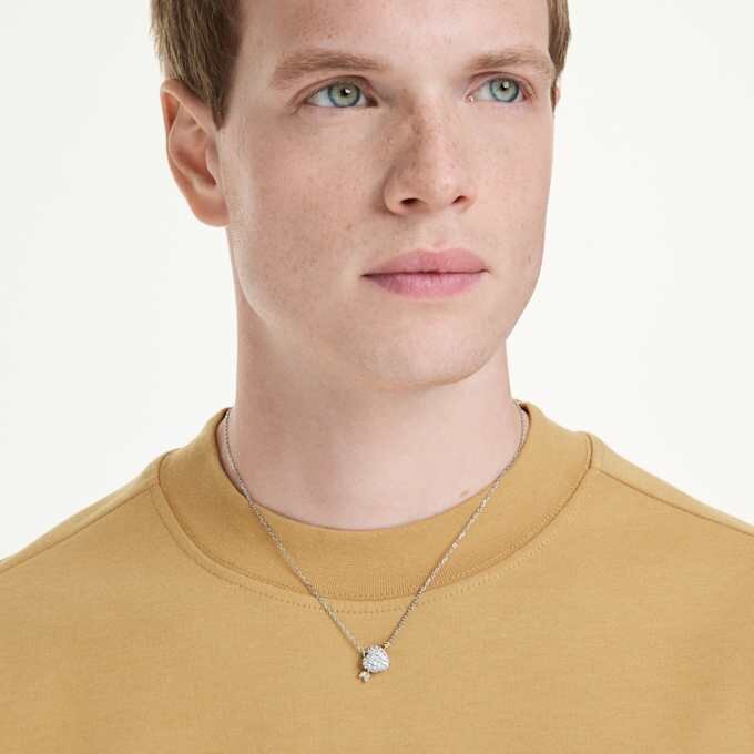 Idyllia-hanger met gemengde slijpvormen, hart met pijl, wit, gemengde metaalafwerking Idyllia-hanger met gemengde slijpvormen, hart met pijl, wit, gemengde metaalafwerking