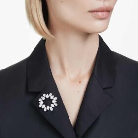Matrix-broche met peervormige slijpvorm, wit, gerhodineerd Matrix-broche met peervormige slijpvorm, wit, gerhodineerd