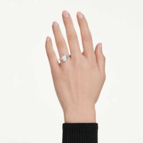 Ring met achthoekige bezel, in het laboratorium gekweekte diamanten 2,0 karaat in totaal, achthoekige vorm, 14K witgoud