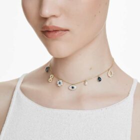 Symbolica-choker met kristallen parel, maan, Infinity-teken, klavertje, boze oog en hoefijzer, blauw, verguld Symbolica-choker met kristallen parel, maan, Infinity-teken, klavertje, boze oog en hoefijzer, blauw, verguld