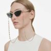 Zonnebril in cat-eye-vorm, met ketting, grijs Zonnebril in cat-eye-vorm, met ketting, grijs